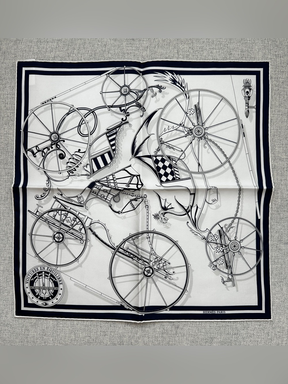 Hermes Voitures en Equilibre scarf 45